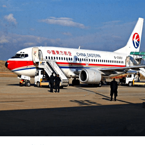郑州机场空运航空快运业稳步发展的原因是什么？